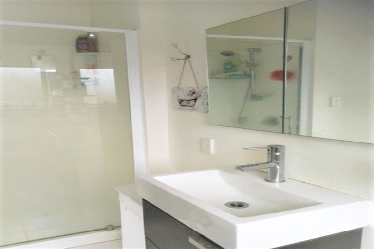 Photo of property in 10a Marie Crescent, Te Atatu South, Auckland, 0610