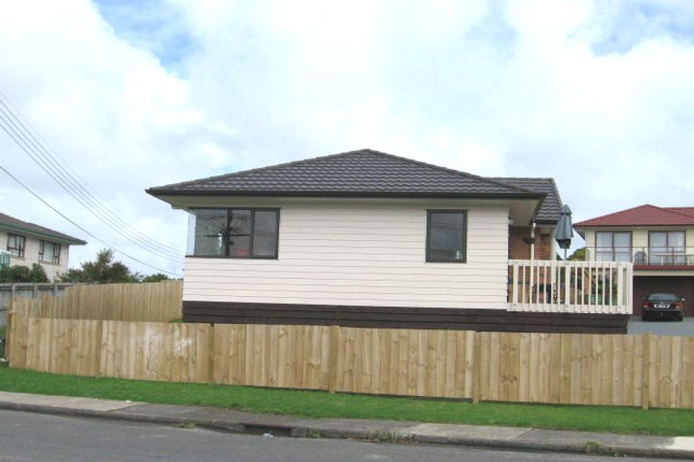 Photo of property in 41 Colwill Road, Massey, Auckland, 0614