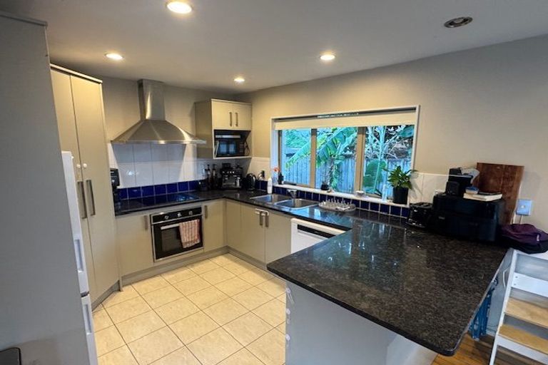Photo of property in 28a Kingdale Road, Henderson, Auckland, 0610