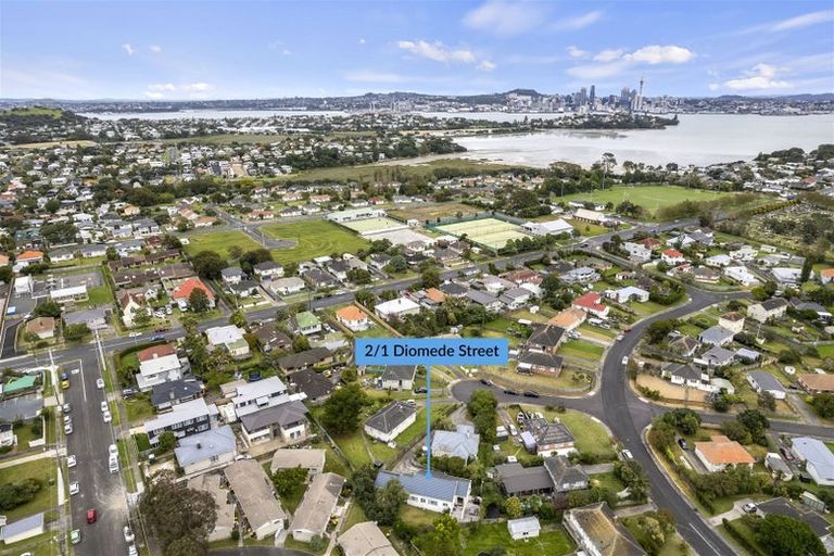 Photo of property in 2/1 Diomede Street, Bayswater, Auckland, 0622