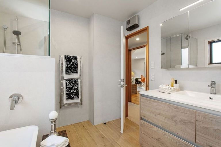Photo of property in 114b Memorial Avenue, Burnside, Christchurch, 8053
