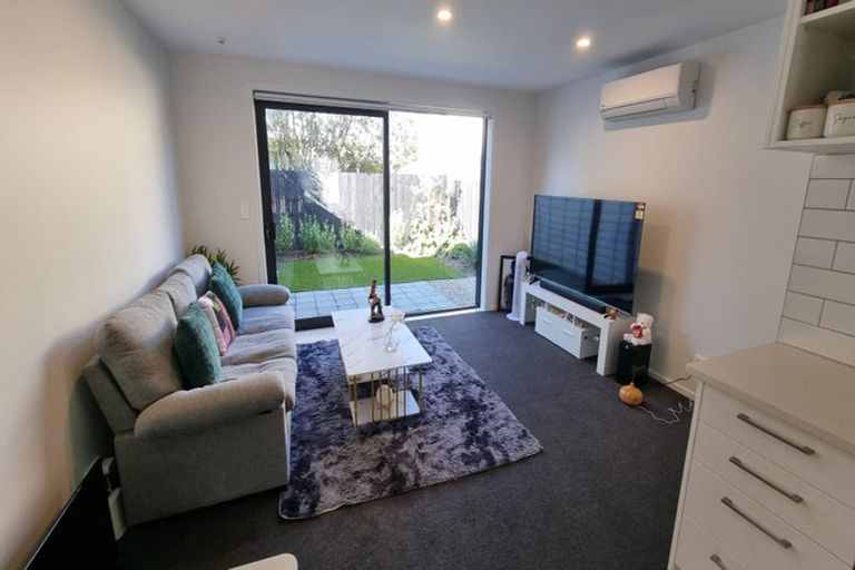 Photo of property in 12/3234 Great North Road, New Lynn, Auckland, 0600