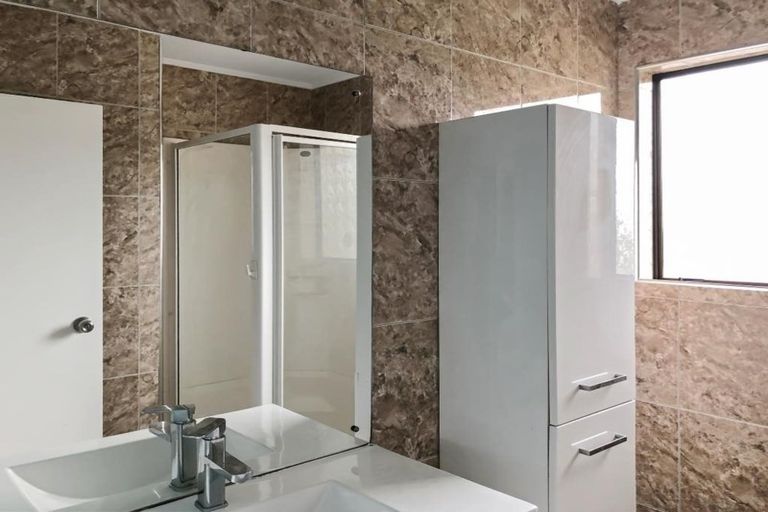 Photo of property in 90 Sunvue Road, Glen Eden, Auckland, 0602