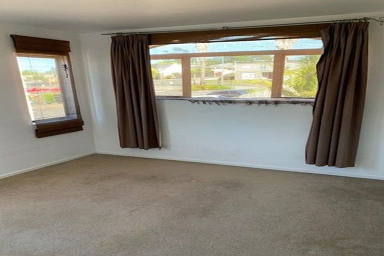 Photo of property in 6 Nile Road, Kelston, Auckland, 0602