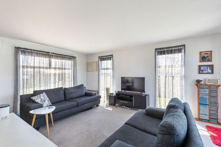 Photo of property in 6 Toutouwai Lane, Inglewood, 4330