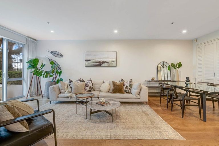 Photo of property in 1/7 The Promenade, Takapuna, Auckland, 0622