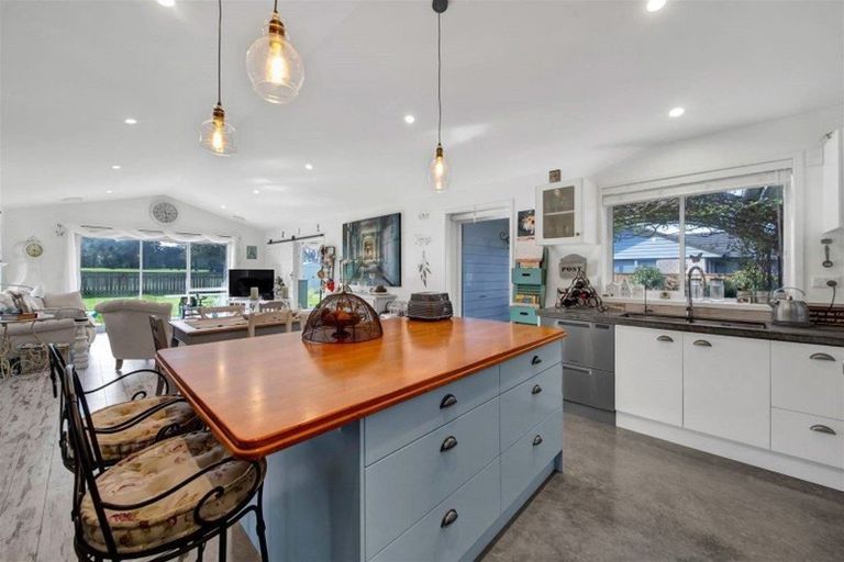 Photo of property in 2 Mercade Close, Stratford, 4332