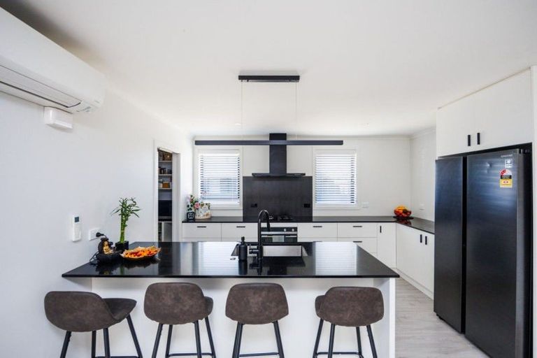 Photo of property in 6 Ivy Lane, Kelvin Grove, Palmerston North, 4414