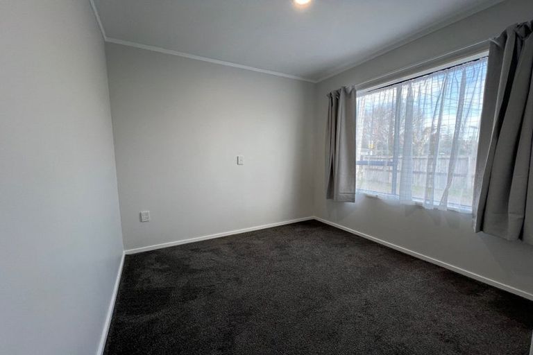 Photo of property in 1 Taikata Road, Te Atatu Peninsula, Auckland, 0610