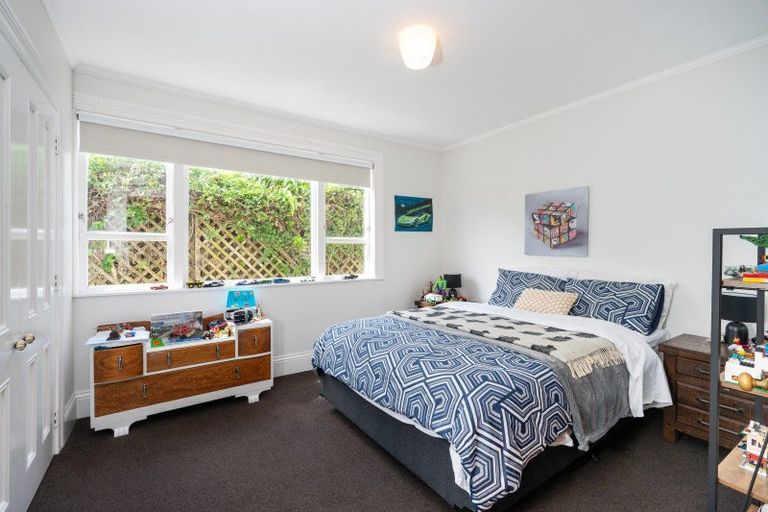 Photo of property in 12 Hadfield Terrace, Bluff Hill, Napier, 4110