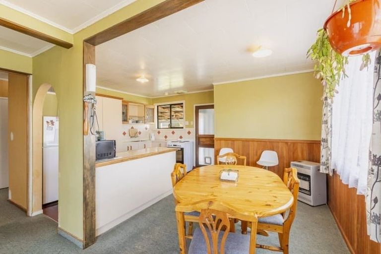 Photo of property in 17 Freyberg Terrace, Waipukurau, 4200