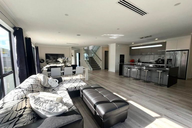 Photo of property in 64 Mettam Drive, Swanson, Auckland, 0614