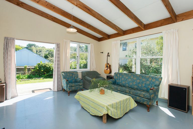 Photo of property in 22 Moana Road, Okitu, Gisborne, 4010