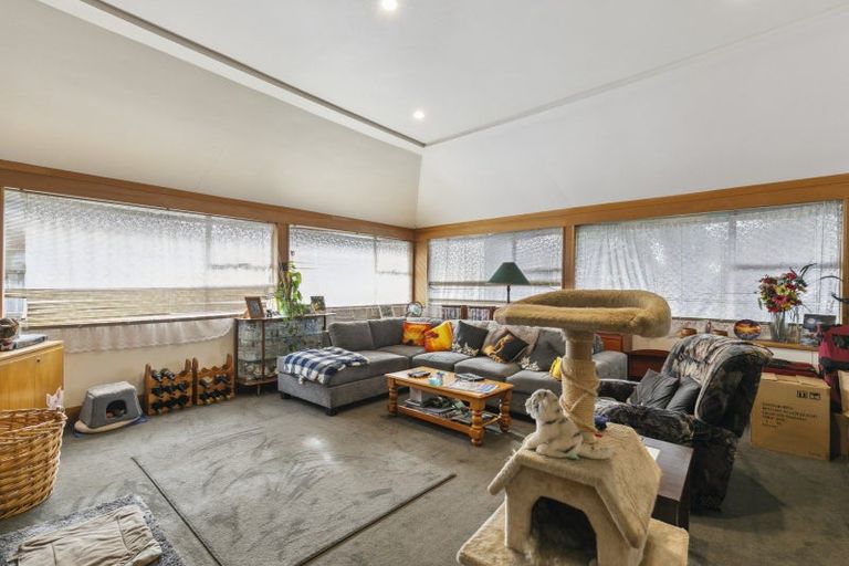 Photo of property in 80 Apu Crescent, Lyall Bay, Wellington, 6022