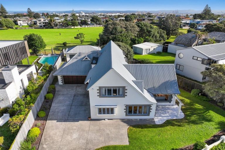 Photo of property in 24 Oceanbeach Road, Mount Maunganui, 3116