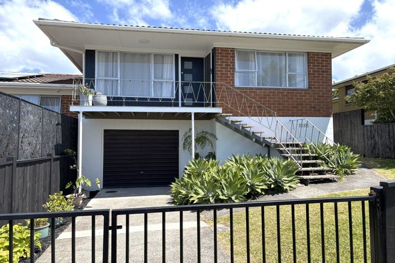 Photo of property in 1/3 Butterworth Drive, Glendene, Auckland, 0602