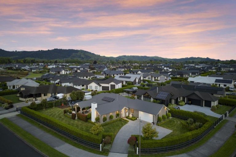 Photo of property in 26 Mike Smith Drive, Cambridge, 3434