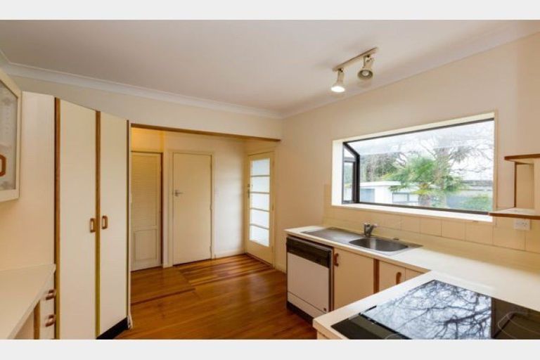 Photo of property in 17 Puriri Terrace, Roslyn, Palmerston North, 4414