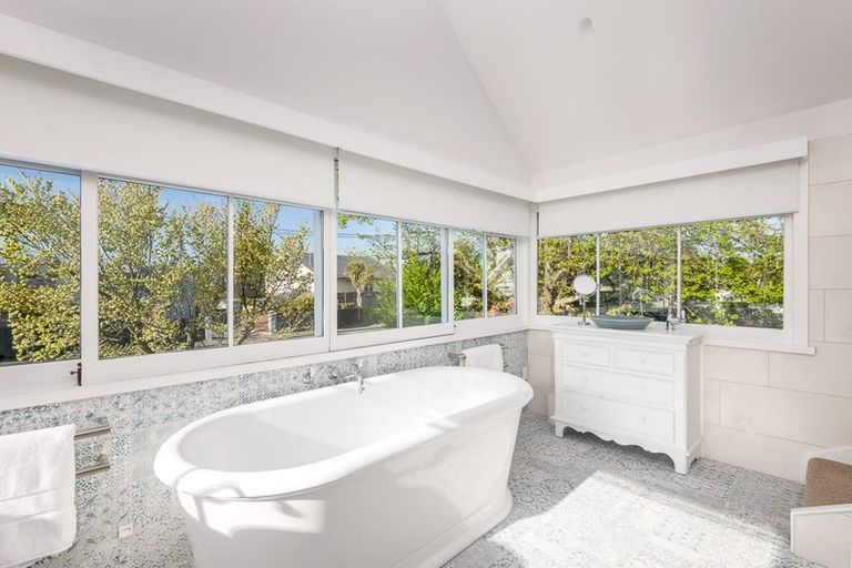 Photo of property in 4 Kahu Road, Riccarton, Christchurch, 8041