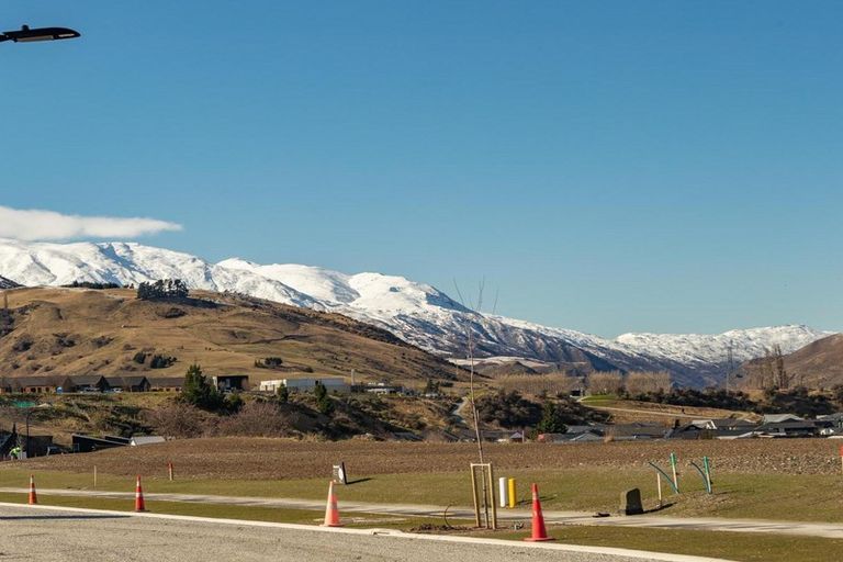 Photo of property in 11 Kahiwi Drive, Lower Shotover, 9304