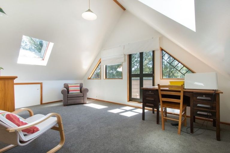 Photo of property in 16 Hebe Place, Birkenhead, Auckland, 0626