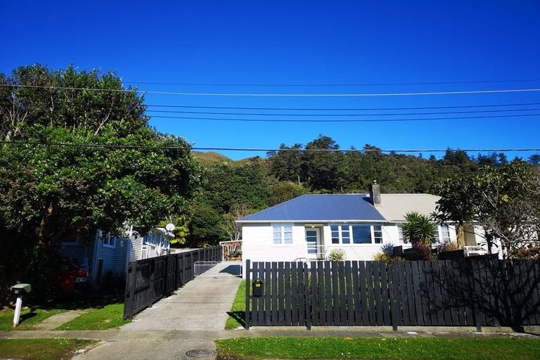 Photo of property in 41 Cleland Crescent, Naenae, Lower Hutt, 5011