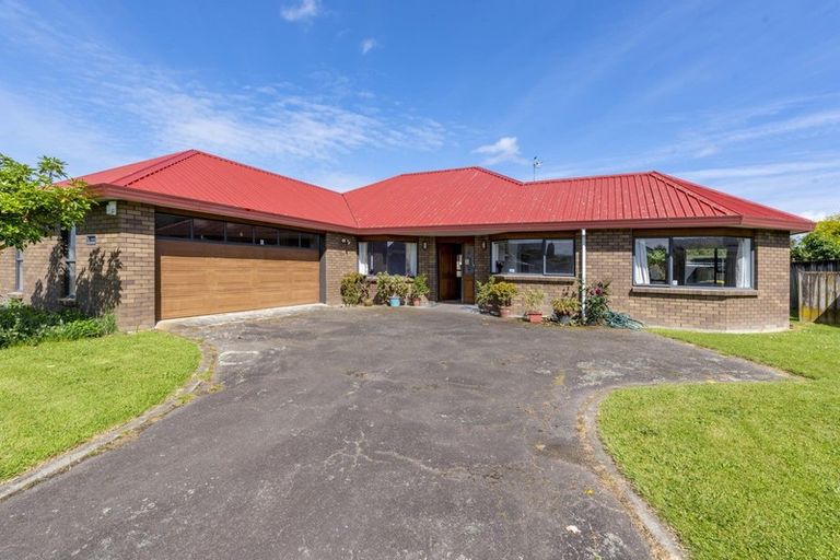 Photo of property in 22 Easton Way, Levin, 5510