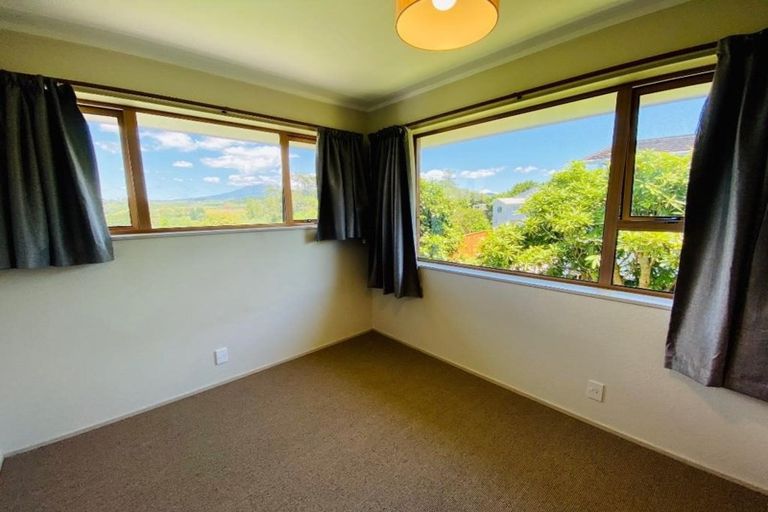 Photo of property in 2 Cowling Road, Hurdon, New Plymouth, 4310