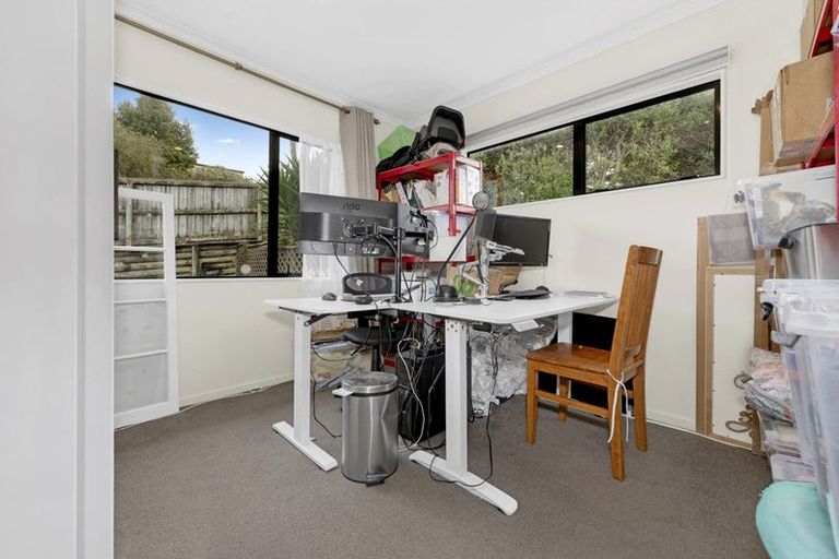 Photo of property in 2/312 Wairau Road, Glenfield, Auckland, 0629