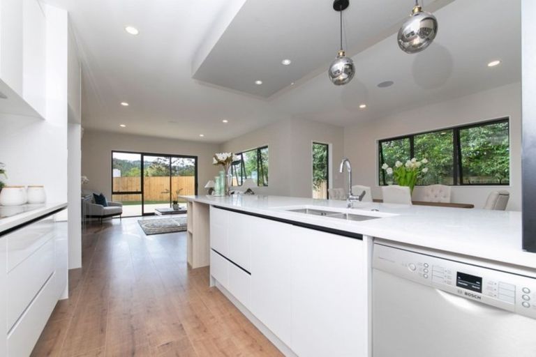 Photo of property in 1 Duchess Way, Riverhead, 0820