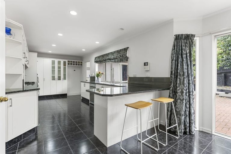 Photo of property in 9 Nathan Close, Somerville, Auckland, 2014