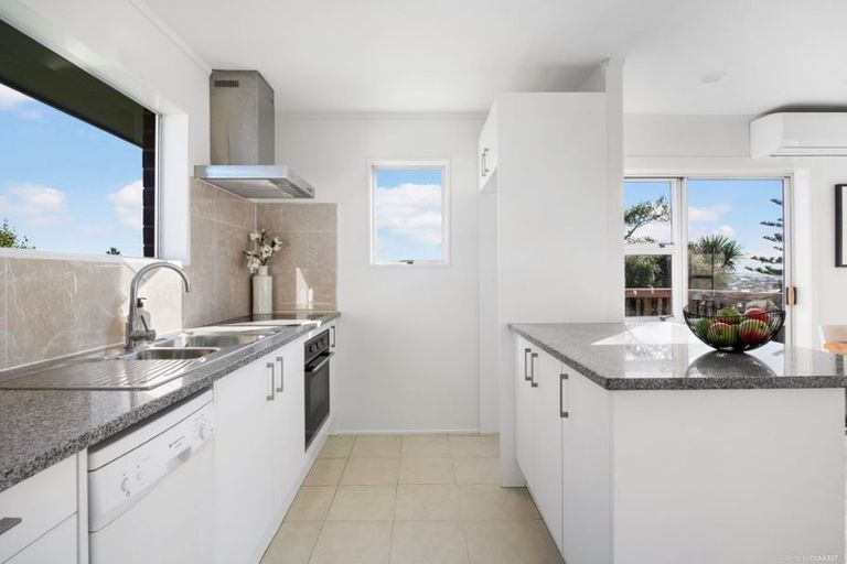 Photo of property in 1/27 Shanaway Rise, Hillcrest, Auckland, 0627