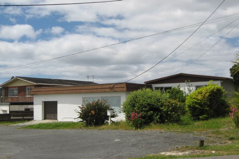 Photo of property in 99 Tiri Road, Tindalls Beach, Whangaparaoa, 0930