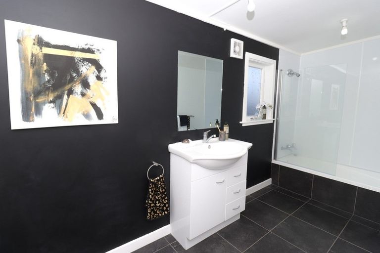 Photo of property in 9 Perrin Place, Kelvin Grove, Palmerston North, 4414