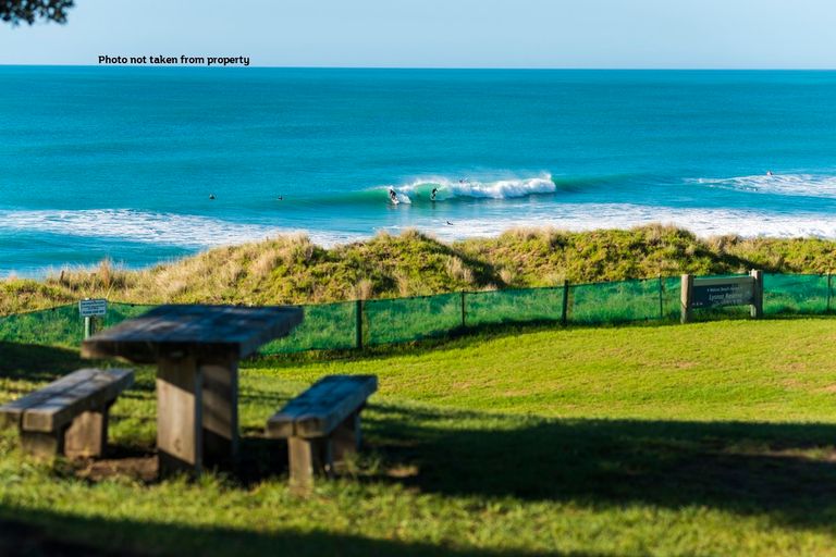 Photo of property in 22 Moana Road, Okitu, Gisborne, 4010