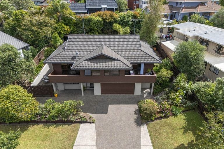 Photo of property in 32 Unsworth Drive, Unsworth Heights, Auckland, 0632