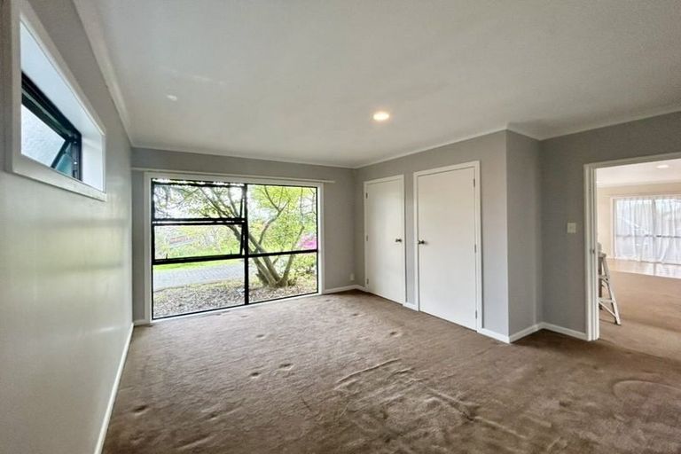 Photo of property in 1/136 Sunset Road, Unsworth Heights, Auckland, 0632
