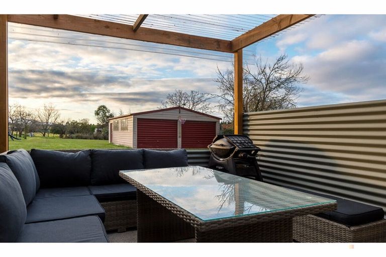 Photo of property in 58 Timaru Road, Waimate, 7924