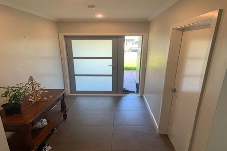Photo of property in 35 Motukaraka Point, Pauatahanui, Porirua, 5381