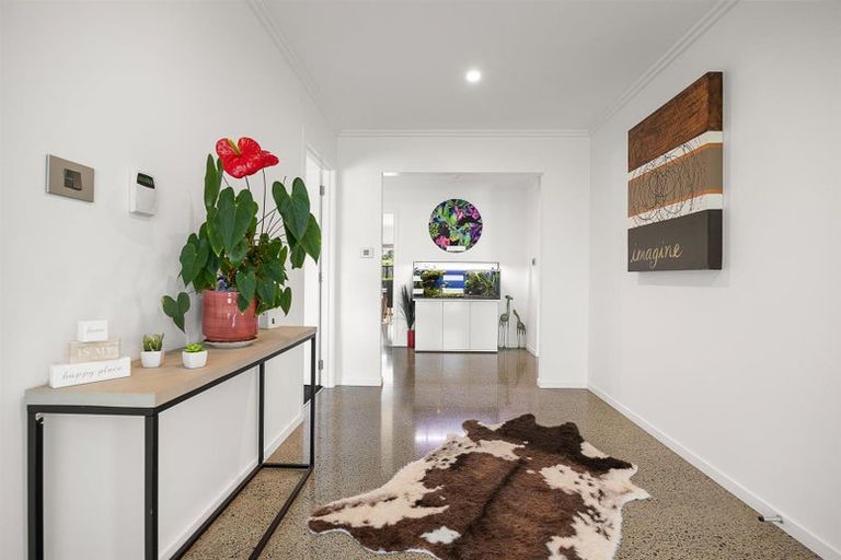 Photo of property in 583 State Highway 16, Kumeu, 0891