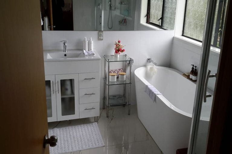 Photo of property in 2/28 Beach Road, Pahurehure, Papakura, 2113