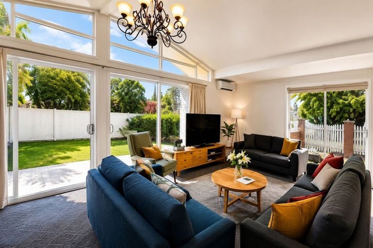 Photo of property in 226 Memorial Avenue, Burnside, Christchurch, 8053