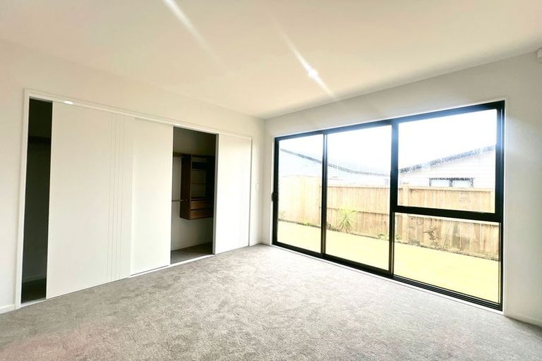 Photo of property in 17 Cronshaw Road, Karaka, 2113