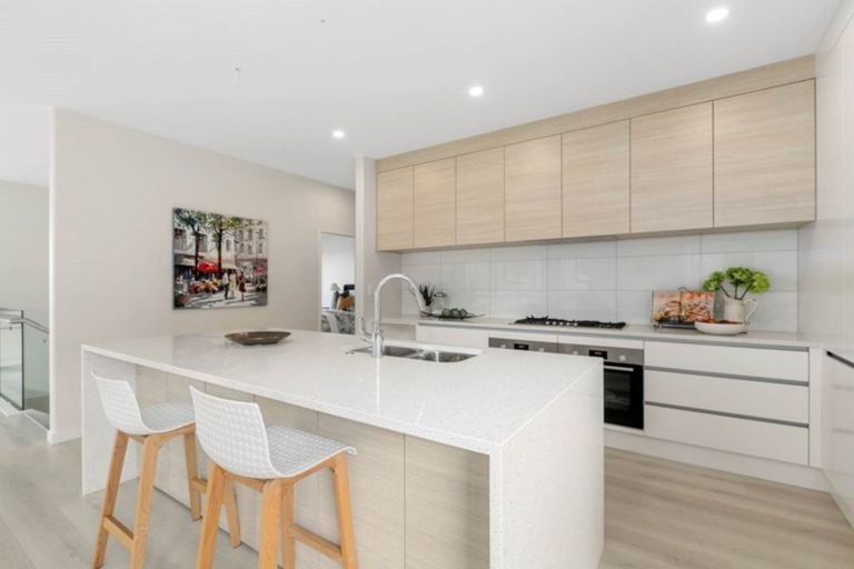 Photo of property in 98 Godfrey Drive, Orewa, 0931