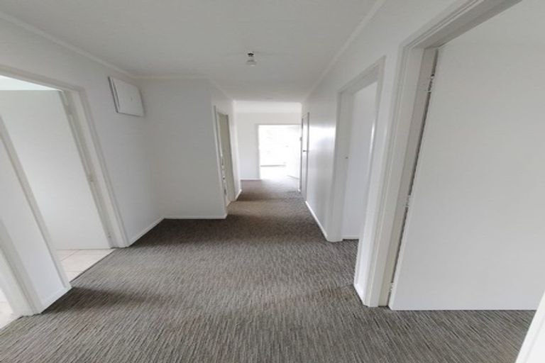 Photo of property in 61 Harrington Road, Henderson, Auckland, 0610