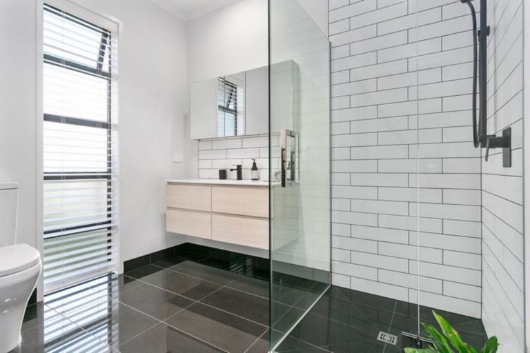 Photo of property in 2/30 Jarrett Terrace, Leamington, Cambridge, 3432
