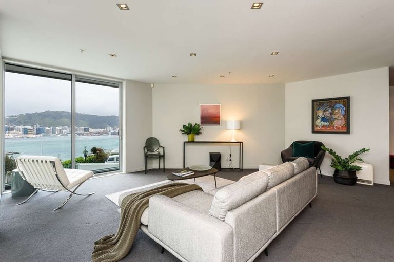 Photo of property in 2a/22 Telford Terrace, Oriental Bay, Wellington, 6011