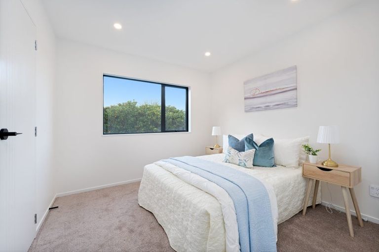 Photo of property in 62d Triangle Road, Massey, Auckland, 0614