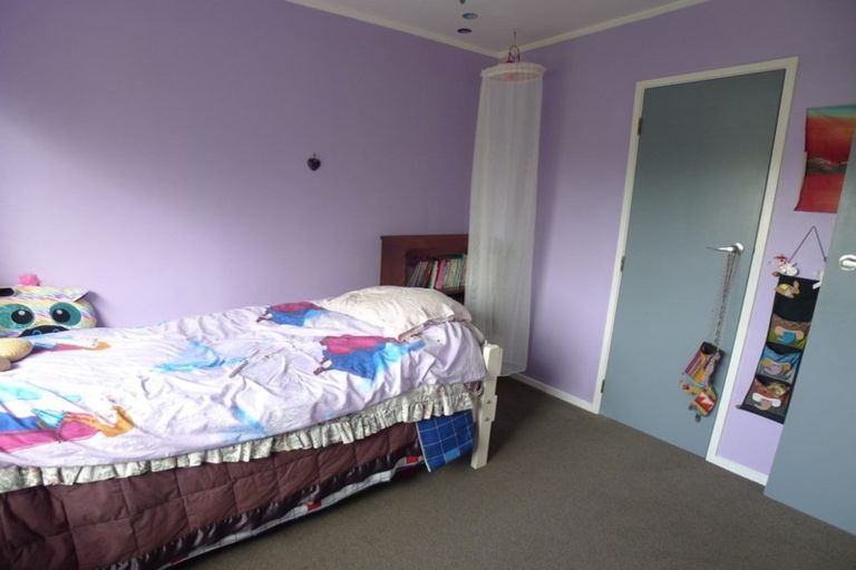 Photo of property in 16 Panzic Place, Glen Eden, Auckland, 0602