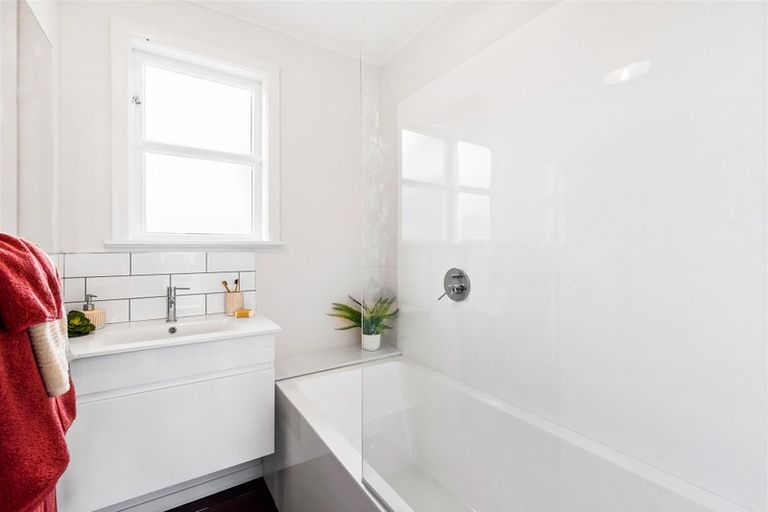 Photo of property in 5 Goldsmith Crescent, Levin, 5510